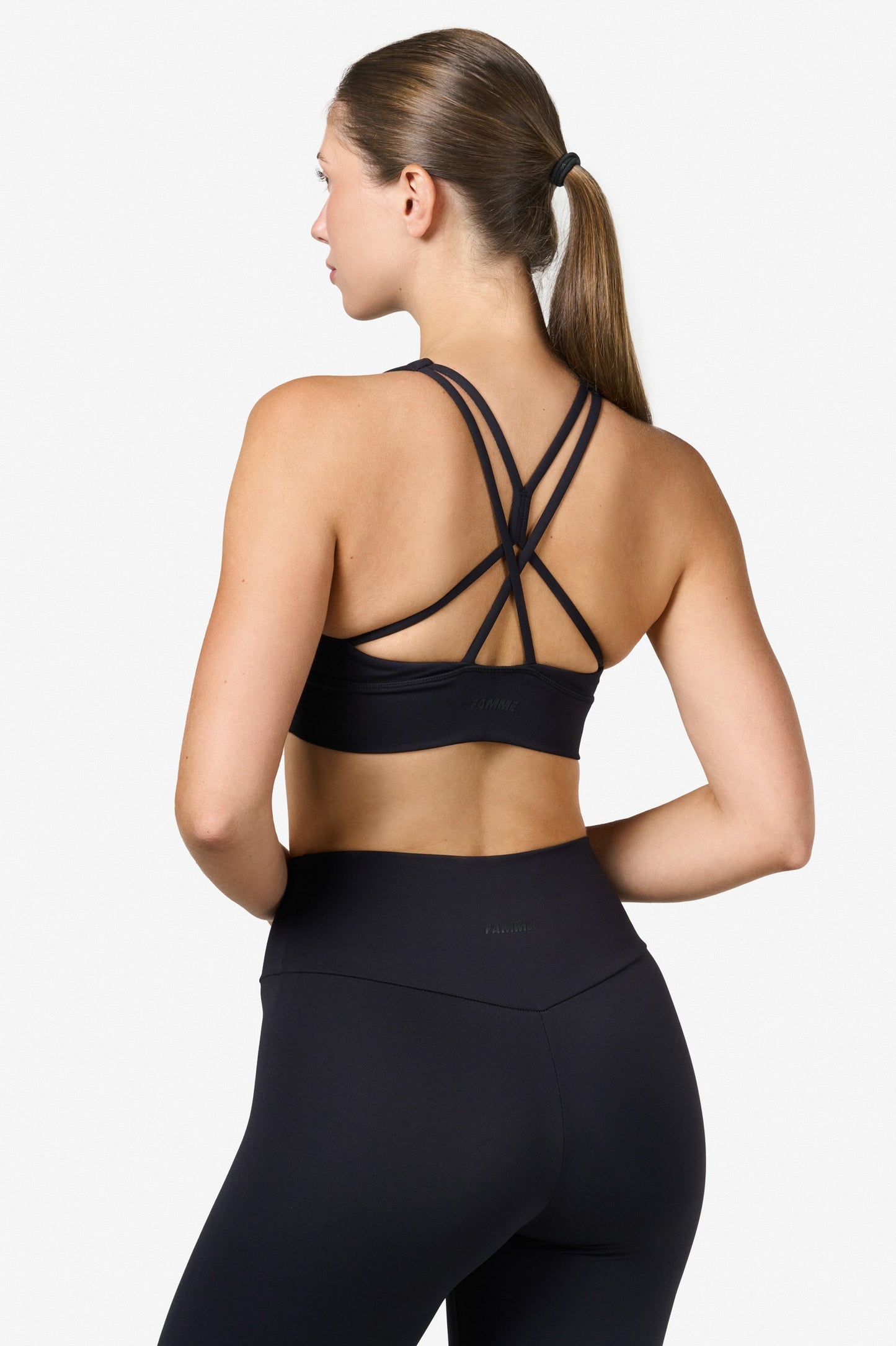 Black Signature Cross Sports Bra - for dame - Famme - Sports Bra